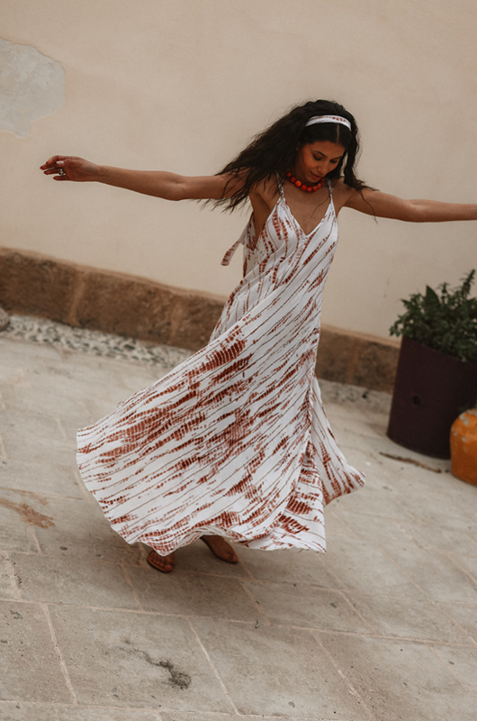 Wide summer dress with belt