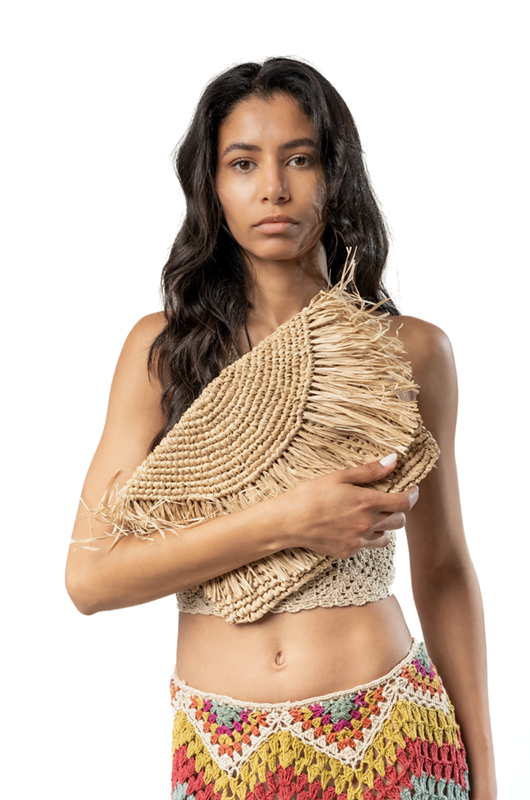 RAFFIA CLUTCH WITH FRINGE